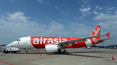 Vé máy bay giá rẻ Sài Gòn TPHCM đi Malaysia 950000 đ Air Asia