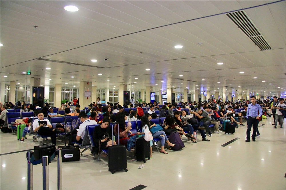 Sân bay Tân Sơn Nhất từ 1/7 chỉ còn phát thanh thay đổi cửa ra máy bay