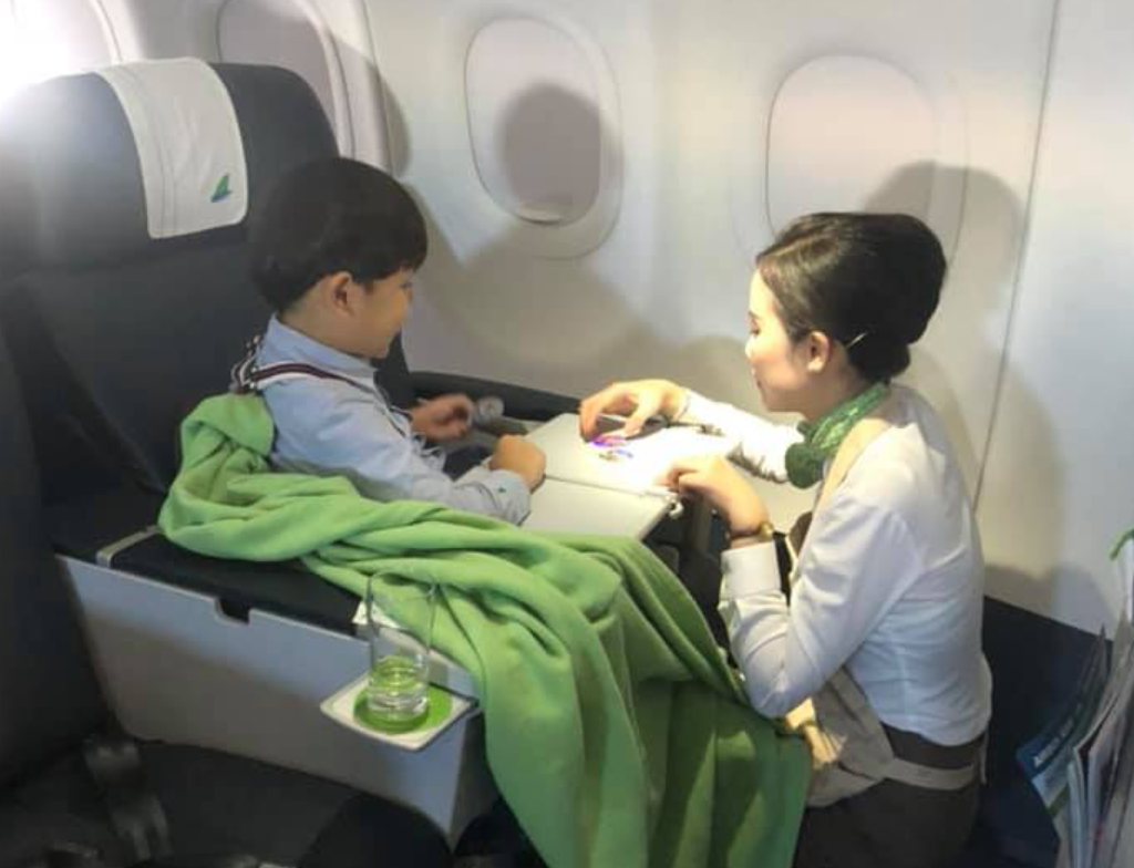 Hành khách trẻ em đi máy bay hãng Bamboo Airways